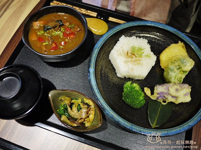 台南 庵六花 京都濃咖哩專賣 日式咖哩飯新選擇 台南 庵六花 京都濃咖哩專賣 日式咖哩飯新選擇