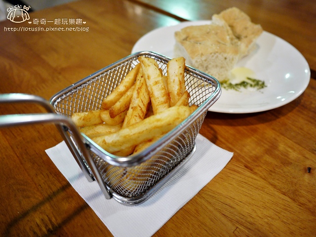 【台北內湖.港墘站】 Mastro Café 傳說中的戰斧豬排&舒芙蕾鬆餅 【台北內湖.港墘站】 Mastro Café 傳說中的戰斧豬排&舒芙蕾鬆餅