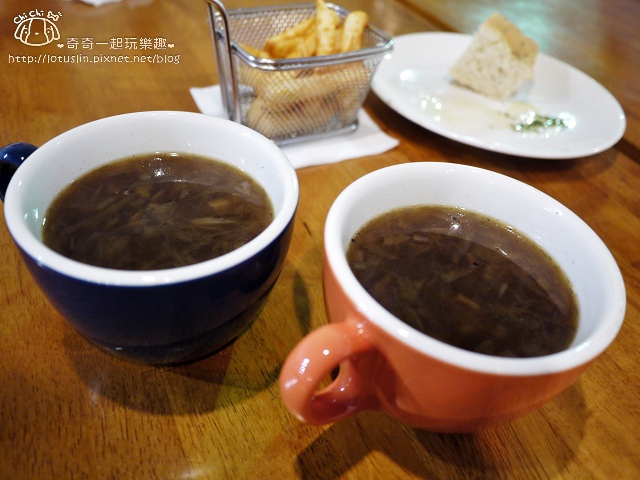 【台北內湖.港墘站】 Mastro Café 傳說中的戰斧豬排&舒芙蕾鬆餅 【台北內湖.港墘站】 Mastro Café 傳說中的戰斧豬排&舒芙蕾鬆餅