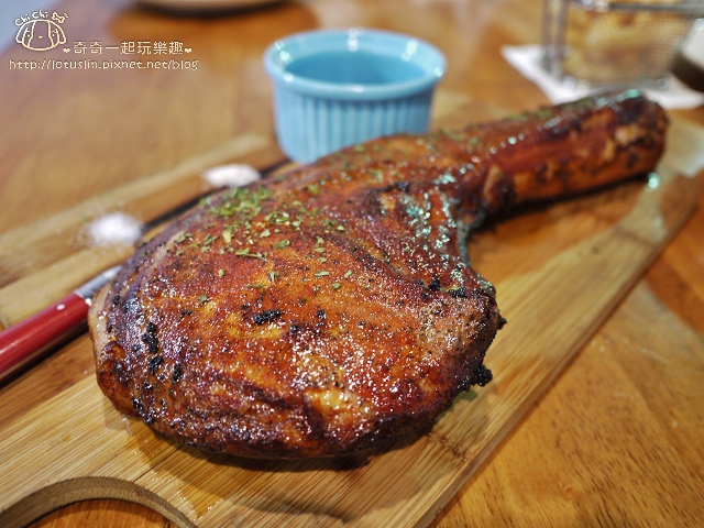 【台北內湖.港墘站】 Mastro Café 傳說中的戰斧豬排&舒芙蕾鬆餅 【台北內湖.港墘站】 Mastro Café 傳說中的戰斧豬排&舒芙蕾鬆餅