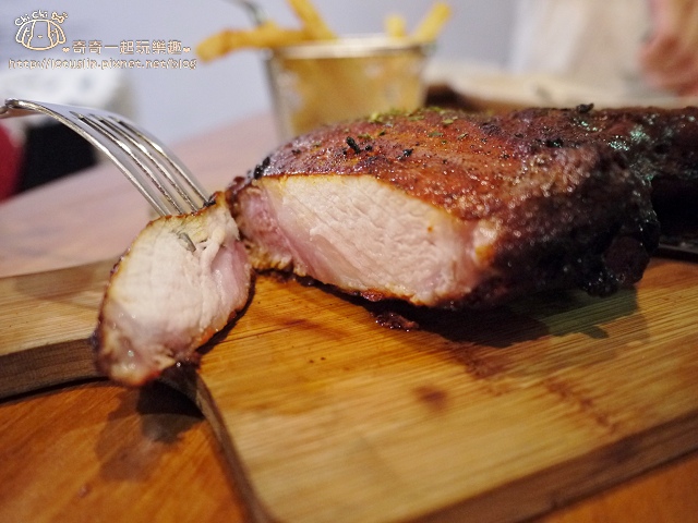 【台北內湖.港墘站】 Mastro Café 傳說中的戰斧豬排&舒芙蕾鬆餅 【台北內湖.港墘站】 Mastro Café 傳說中的戰斧豬排&舒芙蕾鬆餅