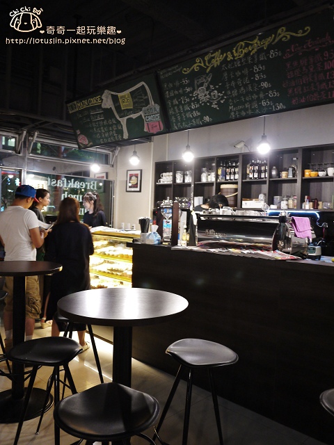 【台北內湖.港墘站】 Mastro Café 傳說中的戰斧豬排&舒芙蕾鬆餅 【台北內湖.港墘站】 Mastro Café 傳說中的戰斧豬排&舒芙蕾鬆餅