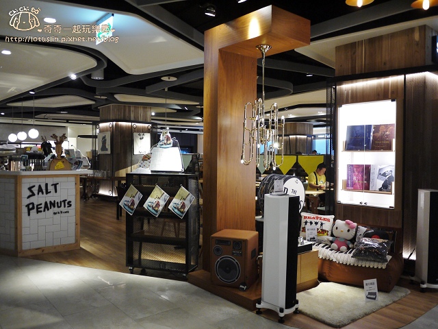 【台北東區.忠孝新生站】三創園區 鹹花生(黑膠咖啡館)早午餐。三明治。 【台北東區.忠孝新生站】三創園區 鹹花生(黑膠咖啡館)早午餐。三明治。