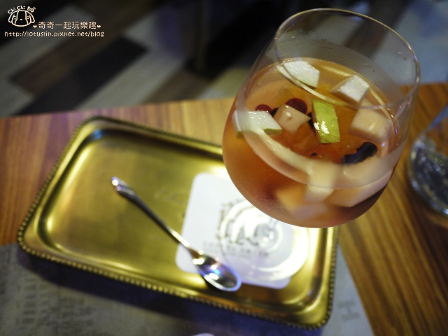 【台北東區.忠孝復興站】Bistro Smith咖啡餐酒館-超優秀蘑菇奶油與碳烤小豬(後火腿肉)義大利麵 【台北東區.忠孝復興站】Bistro Smith咖啡餐酒館-超優秀蘑菇奶油與碳烤小豬(後火腿肉)義大利麵