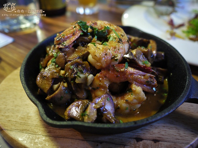 【台北東區.忠孝復興站】Bistro Smith咖啡餐酒館-超優秀蘑菇奶油與碳烤小豬(後火腿肉)義大利麵 【台北東區.忠孝復興站】Bistro Smith咖啡餐酒館-超優秀蘑菇奶油與碳烤小豬(後火腿肉)義大利麵