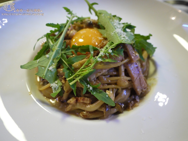 【台北東區.忠孝復興站】Bistro Smith咖啡餐酒館-超優秀蘑菇奶油與碳烤小豬(後火腿肉)義大利麵 【台北東區.忠孝復興站】Bistro Smith咖啡餐酒館-超優秀蘑菇奶油與碳烤小豬(後火腿肉)義大利麵