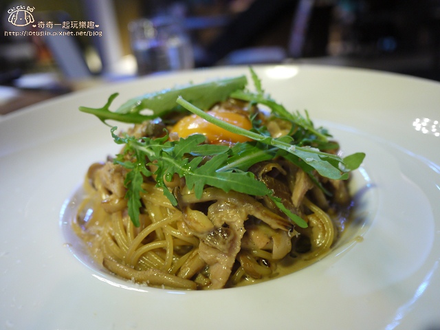 【台北東區.忠孝復興站】Bistro Smith咖啡餐酒館-超優秀蘑菇奶油與碳烤小豬(後火腿肉)義大利麵 【台北東區.忠孝復興站】Bistro Smith咖啡餐酒館-超優秀蘑菇奶油與碳烤小豬(後火腿肉)義大利麵