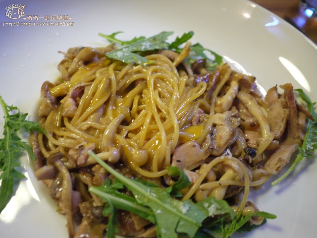 【台北東區.忠孝復興站】Bistro Smith咖啡餐酒館-超優秀蘑菇奶油與碳烤小豬(後火腿肉)義大利麵 【台北東區.忠孝復興站】Bistro Smith咖啡餐酒館-超優秀蘑菇奶油與碳烤小豬(後火腿肉)義大利麵