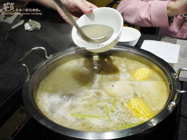 【台北東區.忠孝敦化站/忠孝復興站】珍湯港式火鍋-道地香港味 東區宵夜推薦 【台北東區.忠孝敦化站/忠孝復興站】珍湯港式火鍋-道地香港味 東區宵夜推薦