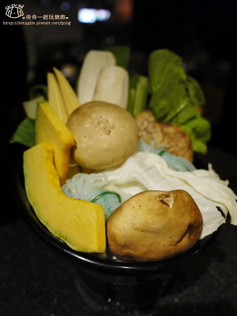 【台北東區.忠孝敦化站/忠孝復興站】珍湯港式火鍋-道地香港味 東區宵夜推薦 【台北東區.忠孝敦化站/忠孝復興站】珍湯港式火鍋-道地香港味 東區宵夜推薦