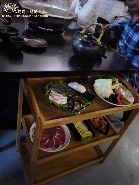 【台北中山.松江南京站】中國瘋實料火鍋-四川重慶鴛鴦鍋水煮魚x酸菜魚 【台北中山.松江南京站】中國瘋實料火鍋-四川重慶鴛鴦鍋水煮魚x酸菜魚