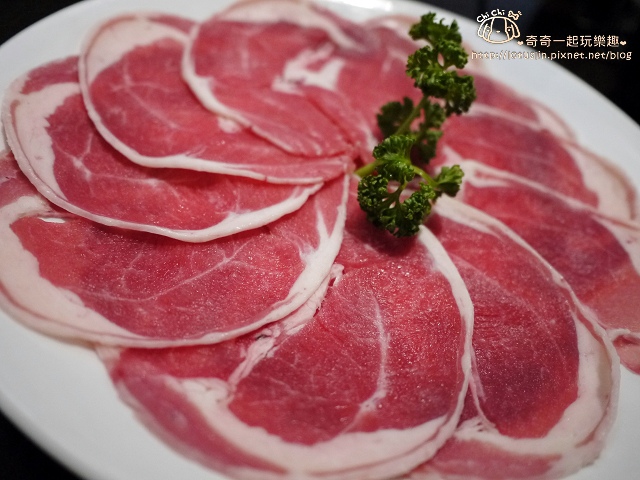 【台北中山.松江南京站】中國瘋實料火鍋-四川重慶鴛鴦鍋水煮魚x酸菜魚 【台北中山.松江南京站】中國瘋實料火鍋-四川重慶鴛鴦鍋水煮魚x酸菜魚