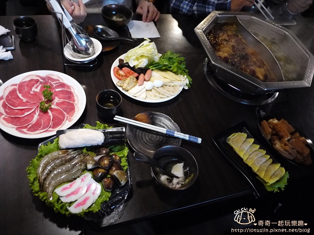 【台北中山.松江南京站】中國瘋實料火鍋-四川重慶鴛鴦鍋水煮魚x酸菜魚 【台北中山.松江南京站】中國瘋實料火鍋-四川重慶鴛鴦鍋水煮魚x酸菜魚