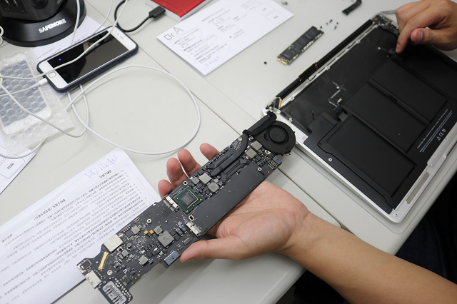 Macbook Air主機板-台北iphone維修推薦