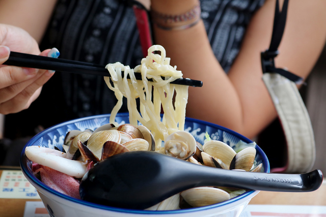 桃園|中壢 好滋味麵館 必吃招牌海鮮麵.聚寶盆蛤蜊多到嚇人 桃園|中壢 好滋味麵館 必吃招牌海鮮麵.聚寶盆蛤蜊多到嚇人