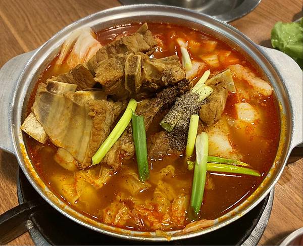 【台中南區美食】肉部長韓式平價烤肉鍋物。生菜包肉大口吃、韓式