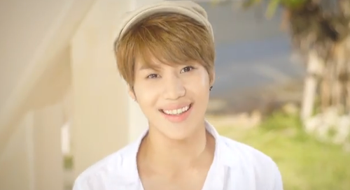 Taemin-in-Boys-Meet-U-Music-Video-shinee-35176917-500-272.png