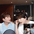 200612圭TV8耳語.gif