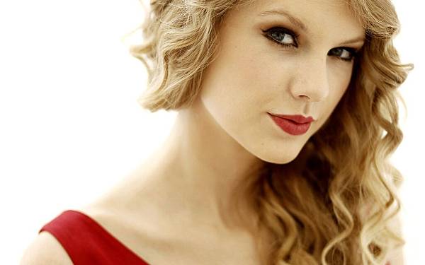 Taylor-Swift-Cute-Outlook-in-Red-Costume.jpg