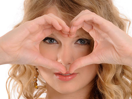 taylor-swift-heart.jpg