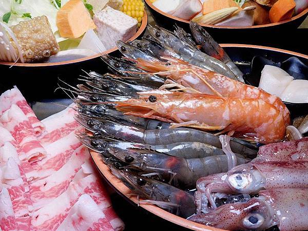 【永安市場美食】撐吧鍋物,中和火鍋近四號公園,回訪多次的美味火鍋