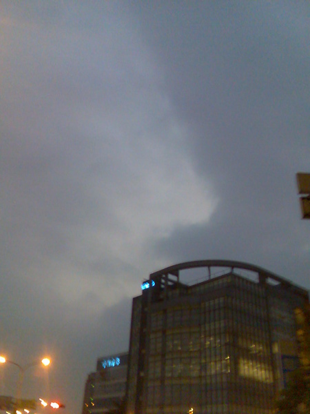 雲飄渺.jpg 雲飄渺.jpg