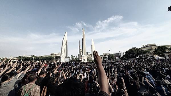 2020-Thailand-Protest_001_Twitter@Pannika_FWP.jpg