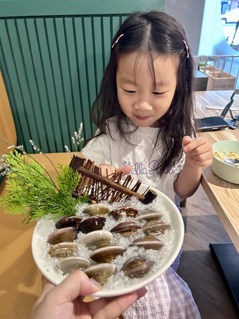 《 台北中山區美食 》汆食 作伙鍋｜室內親子遊戲室｜多種特色