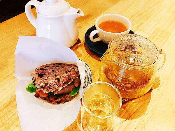 [食記] 花蓮 秀麗咖啡 好吃肉桂卷下午茶