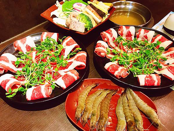 [食記] 台北中山 火鍋世家 平價好吃 用餐環境佳