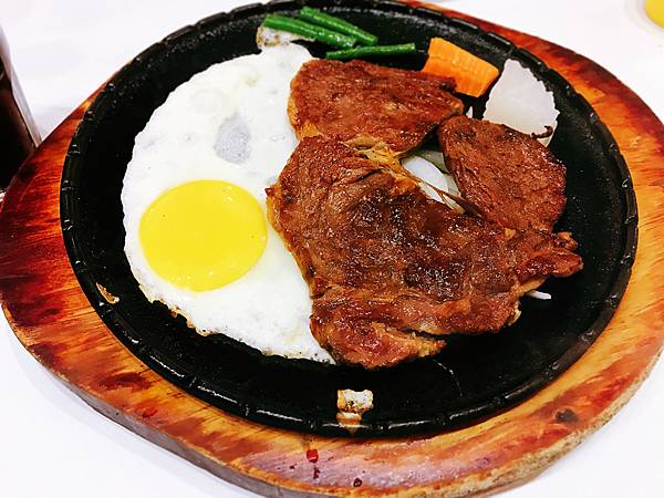 [食記] 花蓮 紐約客牛排館 250元的沙朗牛排套餐