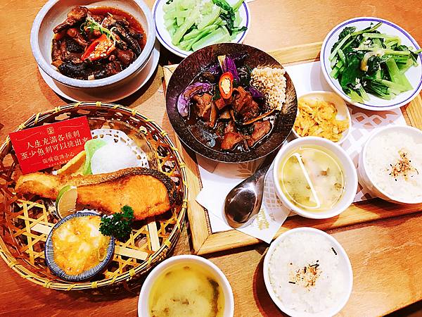 [食記] 台中 有春茶館 復古中國風喝茶吃飯好地方