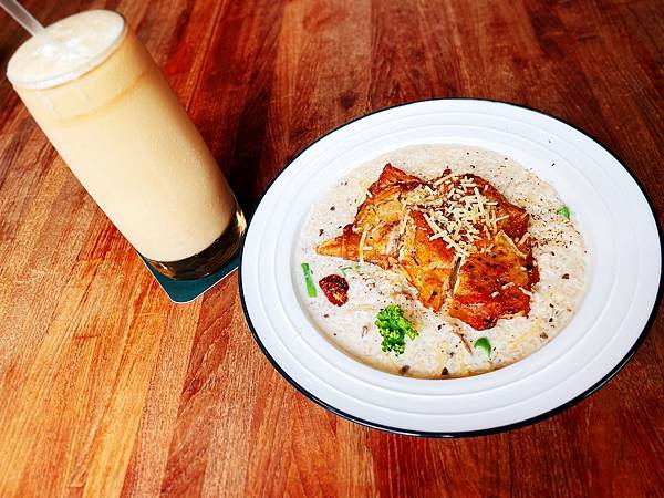 [食記] 台中 做咖啡二店 好吃早午餐燉飯漂亮餐廳