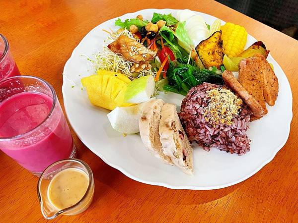 [食記] 花蓮 春天輕食 健康新素食彩虹套餐好吃
