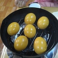金黃色澤的茶燻蛋