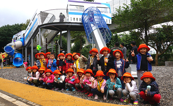 新北市特色公園：林口 樂活公園✪ 全台首座捷運主題 四米高滑梯遊戲場