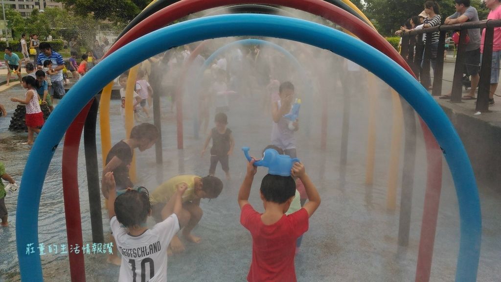 新莊親子戲水景點【塭仔底溼地公園】2023/6/18起透沁涼