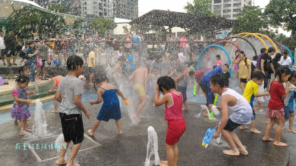 新莊親子戲水景點【塭仔底溼地公園】2023/6/18起透沁涼