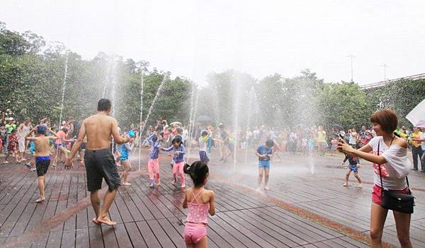 【台北玩水景點(免費)】💦暖暖親水公園