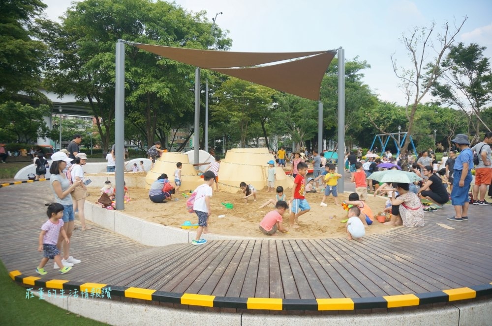 華山大草原遊戲場【中央藝文公園】煙囪遊戲塔、極限滑索..台北