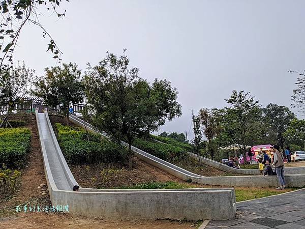 台中特色公園「大雅中科公園」3座22公尺磨石子滑道、戲水區夏
