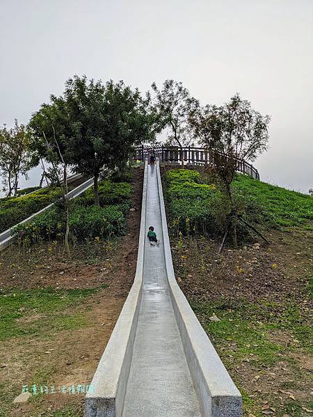 台中特色公園「大雅中科公園」3座22公尺磨石子滑道、戲水區夏