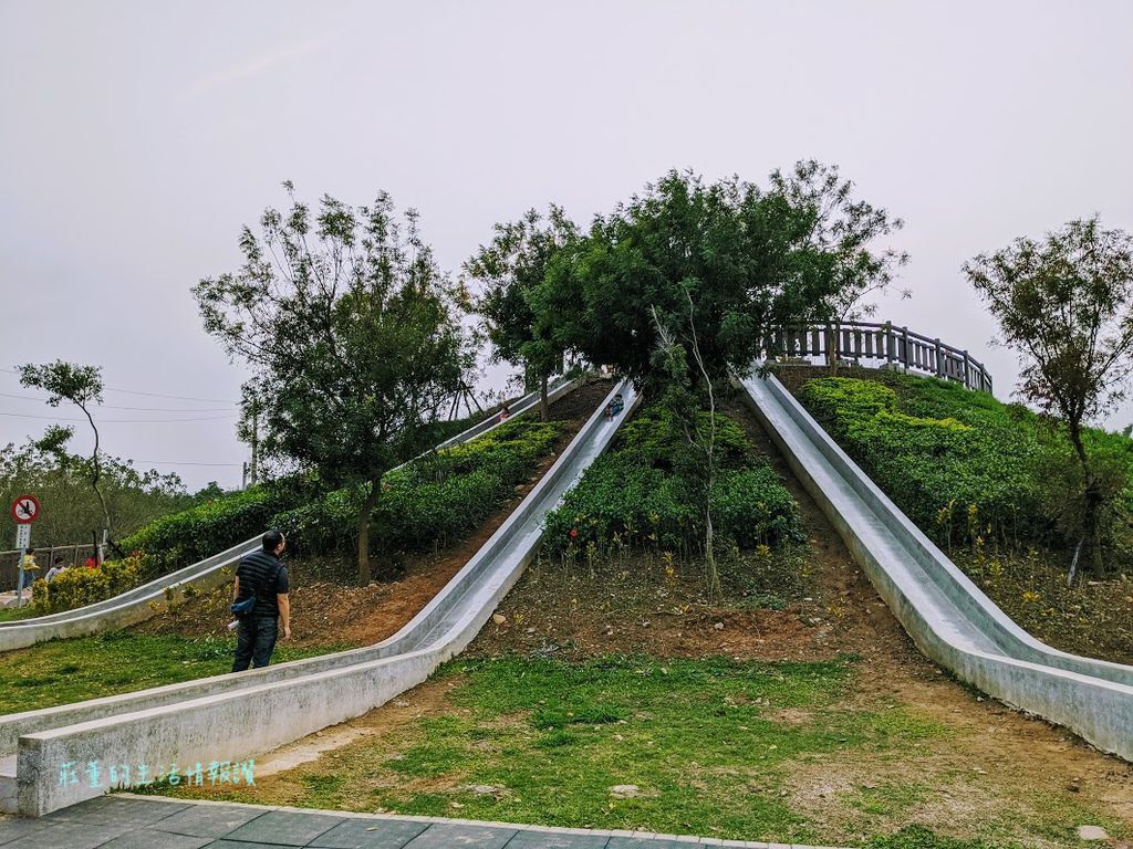 台中特色公園「大雅中科公園」3座22公尺磨石子滑道、戲水區夏