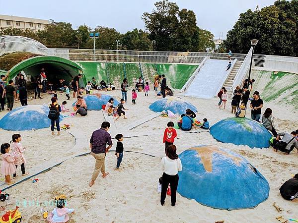 台中特色公園「圳前仁愛公園」機堡沙坑遊戲場~滑梯,攀岩,攀繩