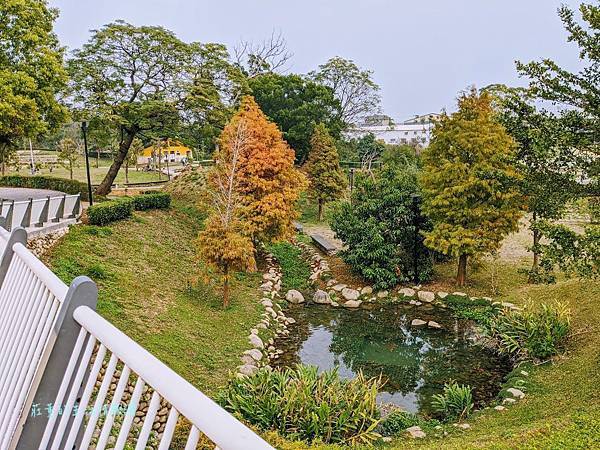 台中特色公園「圳前仁愛公園」機堡沙坑遊戲場~滑梯,攀岩,攀繩