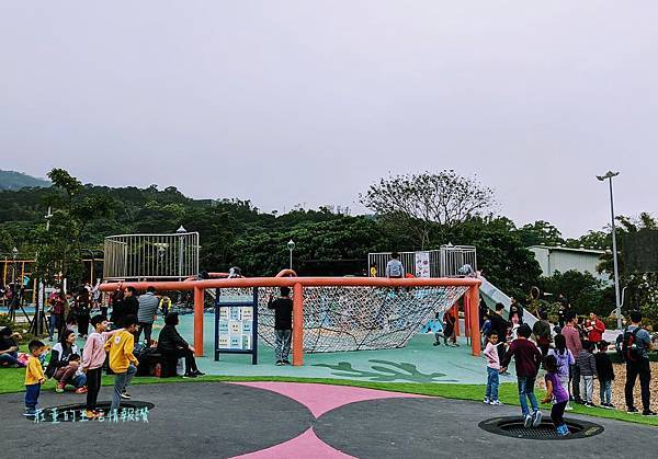 【八里渡船頭公園】在八里老街旁✨無料好玩的彈塗魚主題共融遊戲