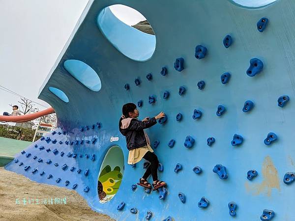 【八里渡船頭公園】在八里老街旁✨無料好玩的彈塗魚主題共融遊戲