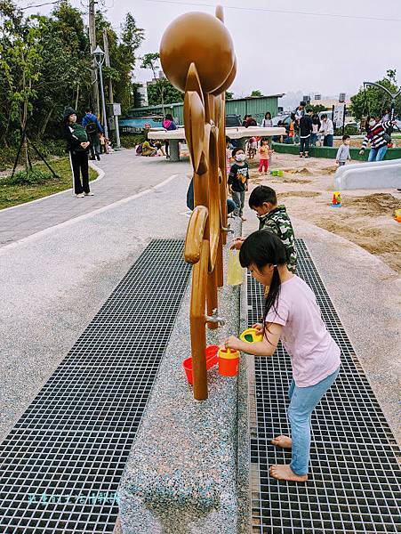 【八里渡船頭公園】在八里老街旁✨無料好玩的彈塗魚主題共融遊戲