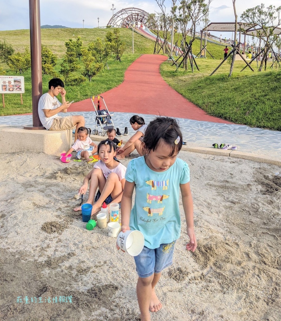 【八里十三行文化公園】陶罐意象磨石子滑梯,滑草場,考古尋寶沙