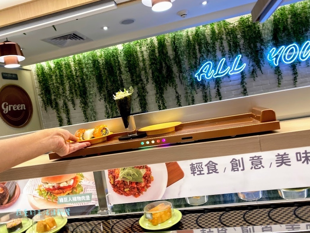 爭先食蔬迴轉壽司食記:必吃兩道菜色!全台第一家分店,桃園廣豐新天地家樂福美食街(桃園素食筆記/爭鮮素食壽司) @ :: 痞客邦 ::
